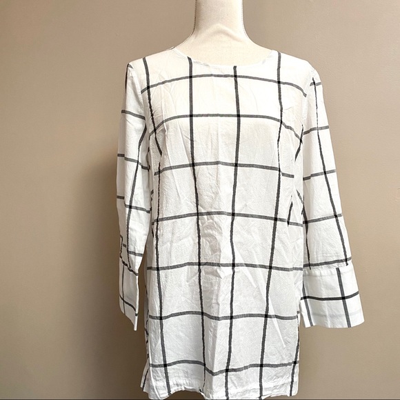 Liz Claiborne Tops - Liz Claiborne white tunic in windowpane plaid